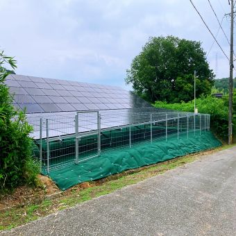 Sistema de montagem solar no solo em Gifu, Japão